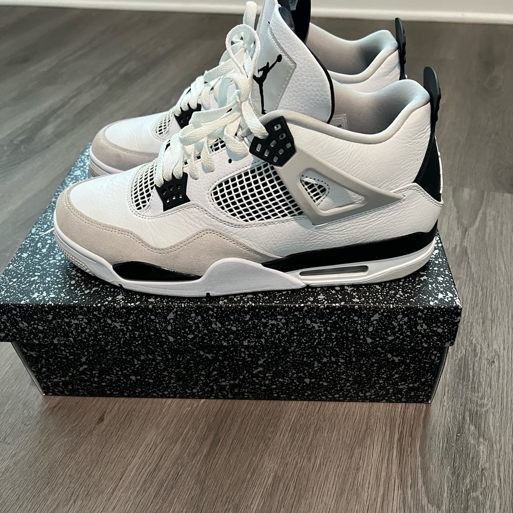 Air Jordan 4 Retro Men’s Size 12